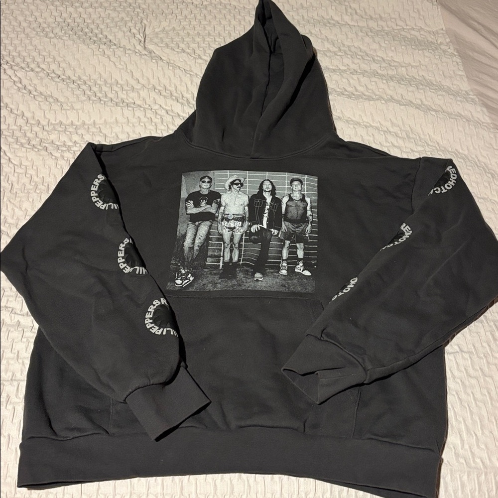 Red Hot Chili Peppers tour hoodie - Picture 2 of 10